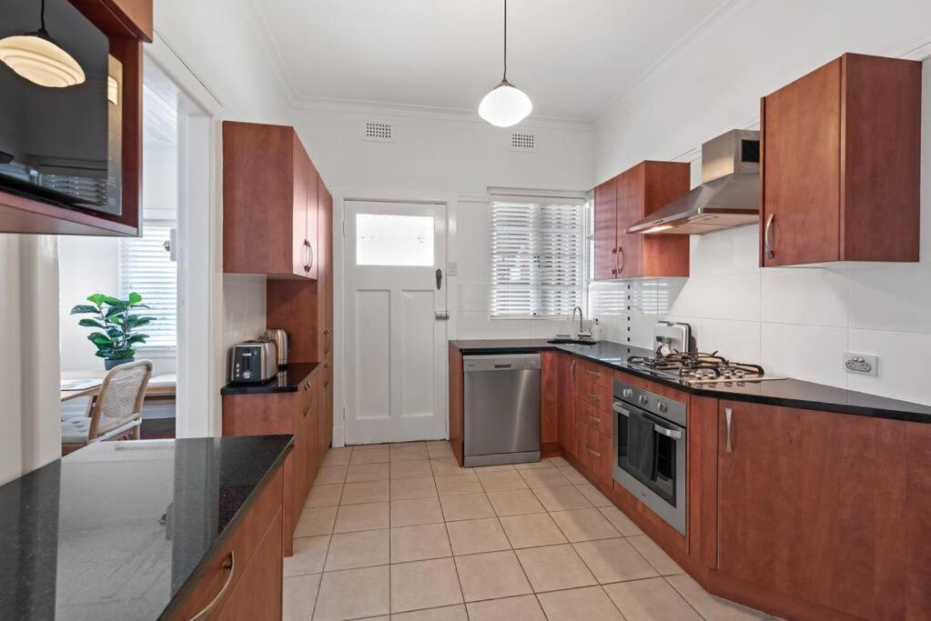 Apartament Art Deco In Ascot! ~ 2 Bed / 1 Bath / 1 Car Brisbane Zewnętrze zdjęcie